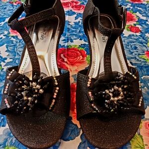 Elegant Black Dress Shoes with Embellishments